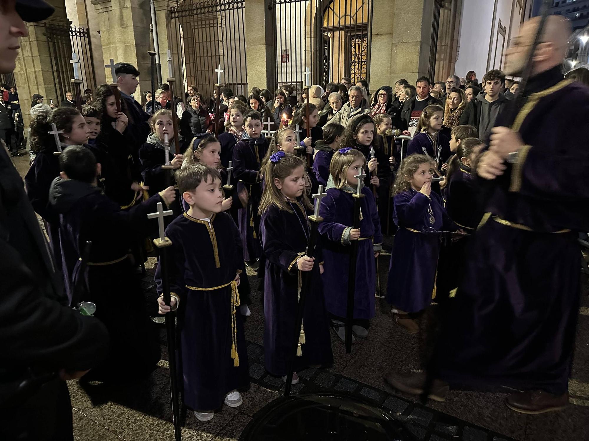 EN IMÁGENES | La envolvente procesión del Nazareno en Luarca