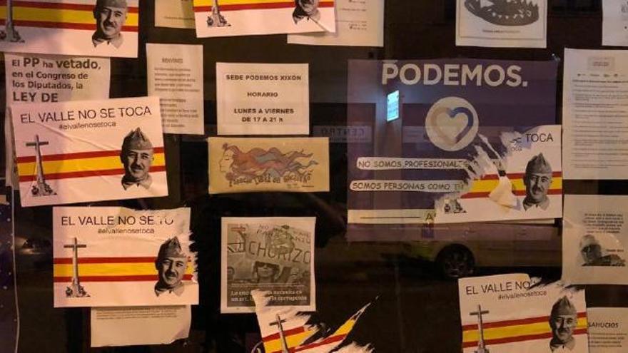Empapelar la sede de Podemos con carteles fascistas, libertad de expresión según una juez