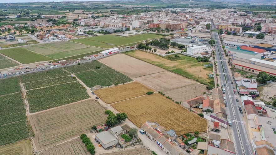 Almoradí mantiene la polémica zona comercial del Saladar en la versión definitiva del PGOU