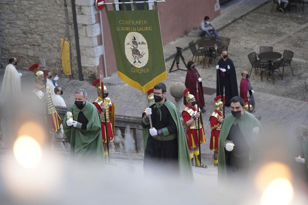 Girona viu el Divendres Sant amb l'acte de la Veneració de la Creu