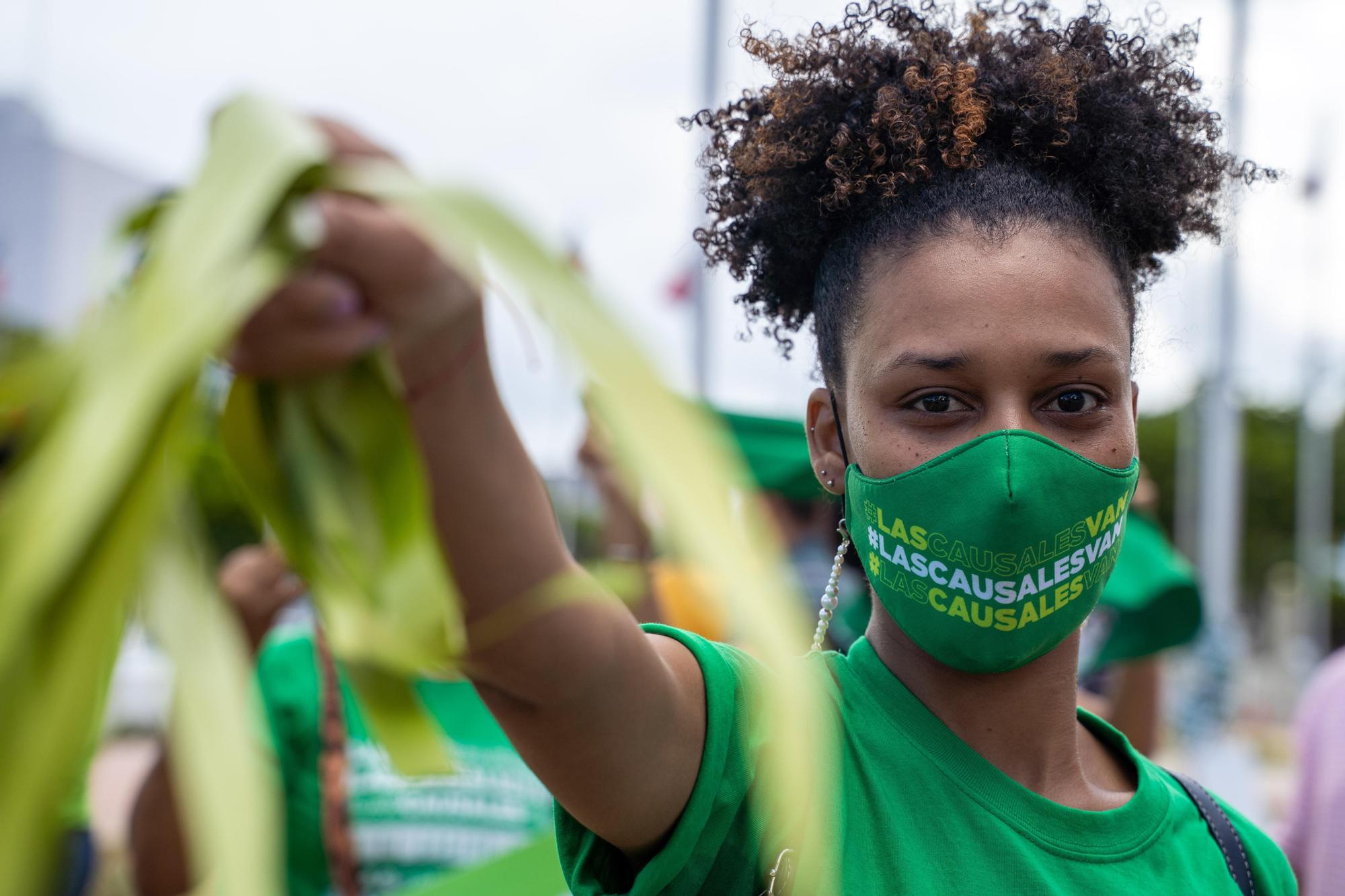 Una mujer se manifiesta contra la despenalización del aborto en República Dominicana.