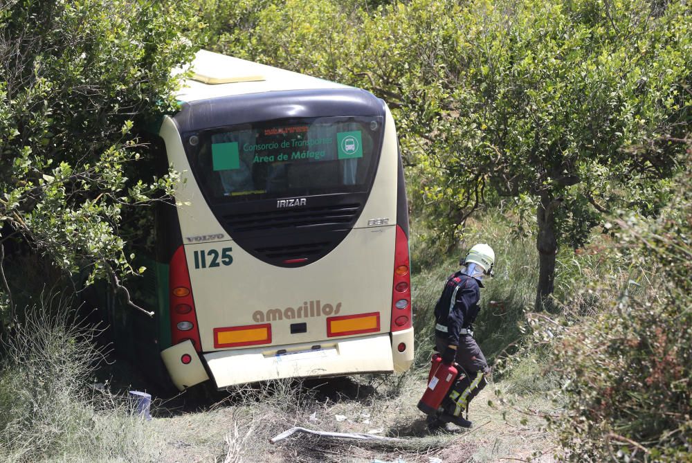 El accidente se producía en la A-357, provocaba el cierre de ambos sentidos durante unas horas