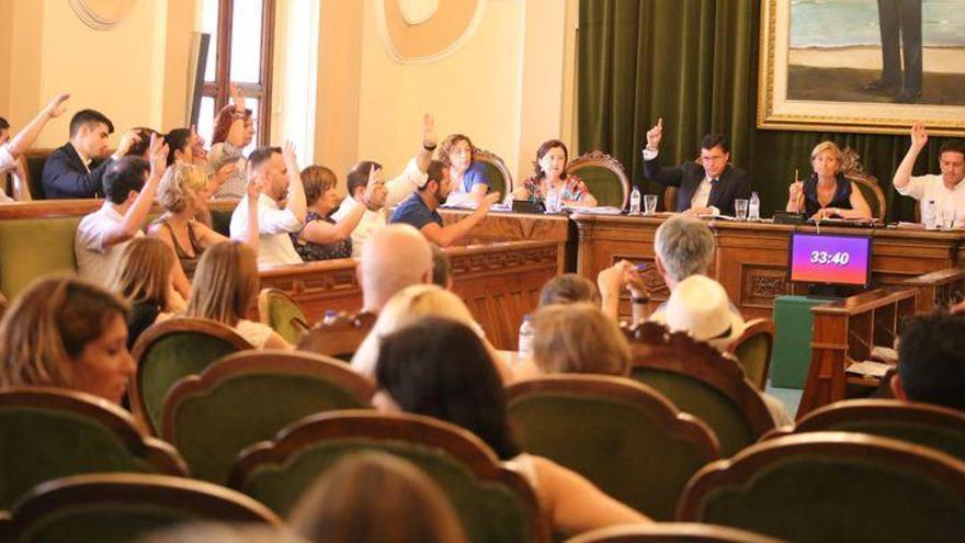 Los concejales de Castelló se suben el sueldo con los votos en contra de PP, Cs y Vox