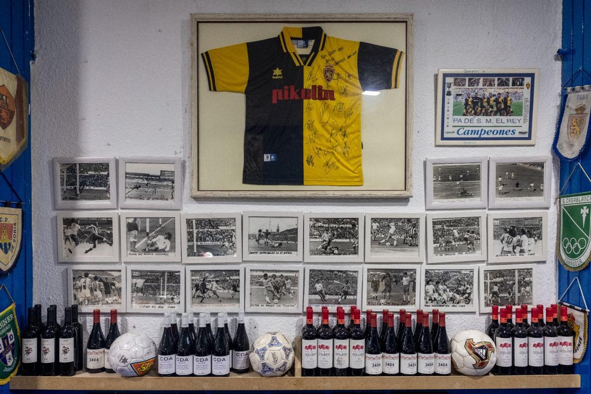 En imágenes | Bar La Romareda: un museo del Real Zaragoza, el vermú casero y la tapa de toda la vida