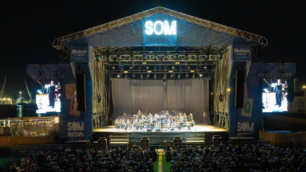 El Real Club Náutico de Castelló se erige en uno de los grandes protagonistas musicales del verano gracias al SOM Festival.