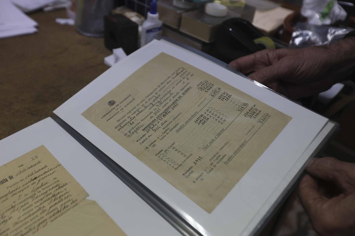 La despedida de Eutimio, una papelería con casi un siglo de vida en Alicante La despedida de Eutimio, una papelería con casi un siglo de vida en Alicante