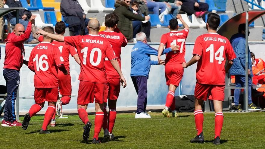 Los jugadores del Marino celebran un gol en un pasado partido de la Liga.