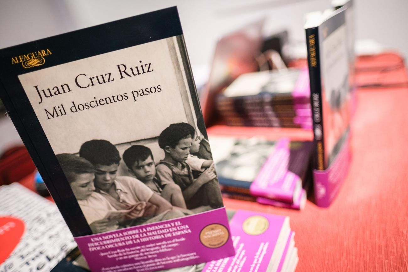 Presentación del libro de Juan Cruz Ruiz 'Mil doscientos pasos'