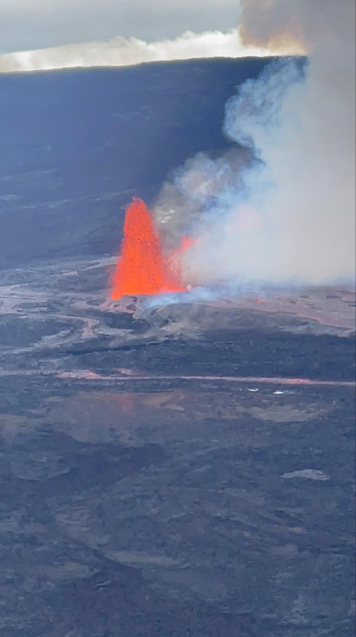 El volcán Mauna Loa (Hawái) entra en erupción por primera vez en 40 años