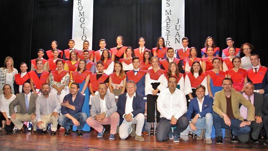 El instituto Maestro Juan Calero de Monesterio celebra su fiesta de graduación