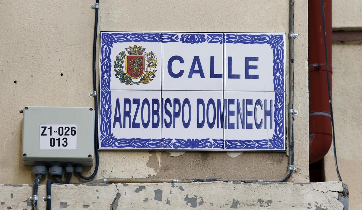 Imagen de archivo de la calle Arzobispo Domenech, donde tuvieron lugar los hechos en la noche de este martes día 21 de abril.