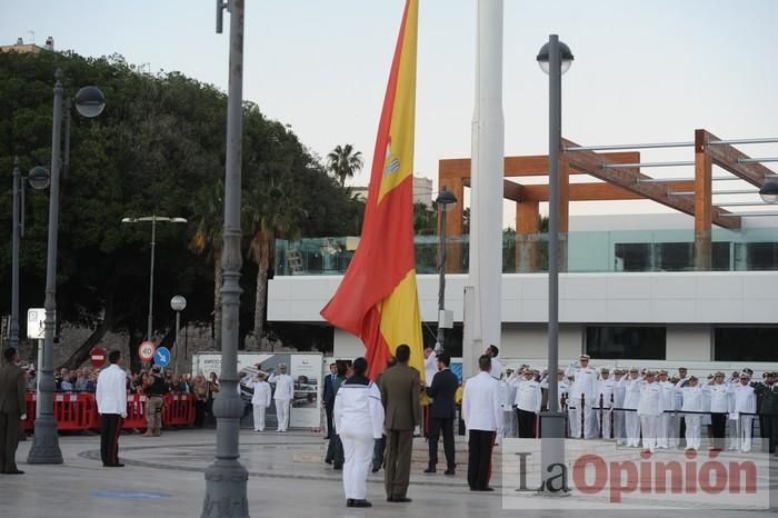 Arriado Solemne de Bandera en el puerto de Cartagena