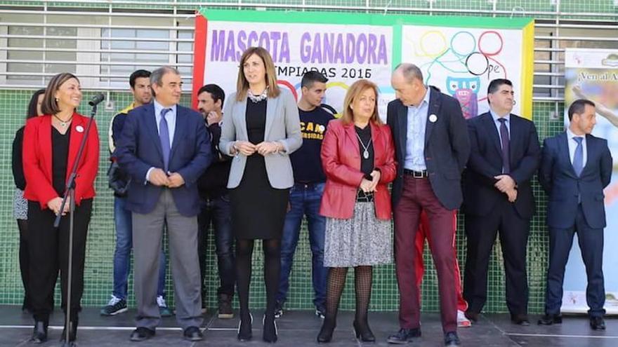 La alcaldesa y la consejera de Educación, en la clausura de las jornadas.