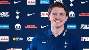 Conor Gallagher ya posa con la camiseta del Tottenham