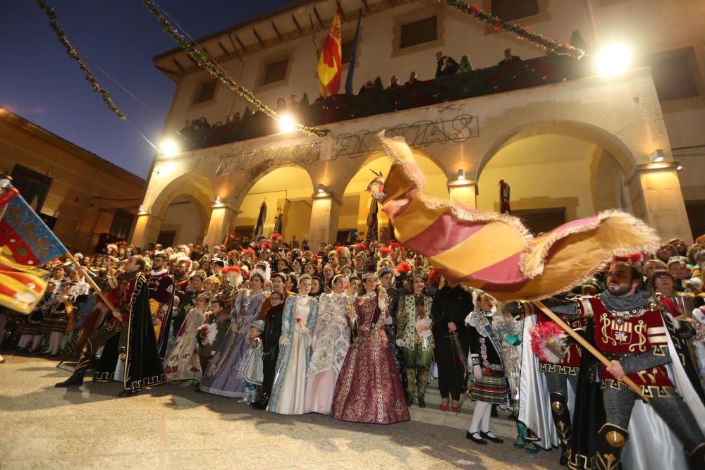 desfile de la comparsa Alagoneses de Sax