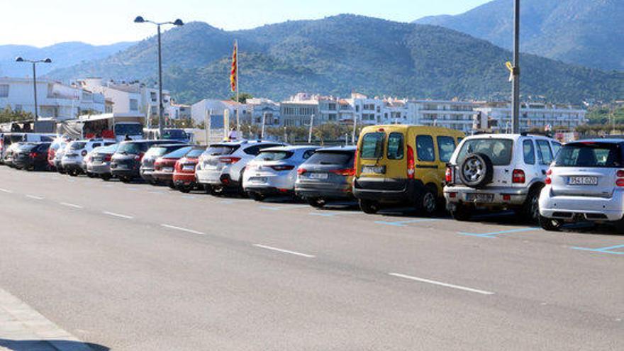 El volum de vehicles estacionats al Port de la Selva és superior a l&#039;habitual