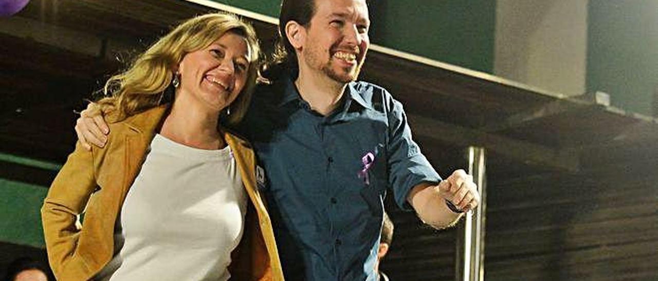 Victoria Rosell y Pablo Iglesias en un acto electoral en la campaña de las elecciones generales de 2015.