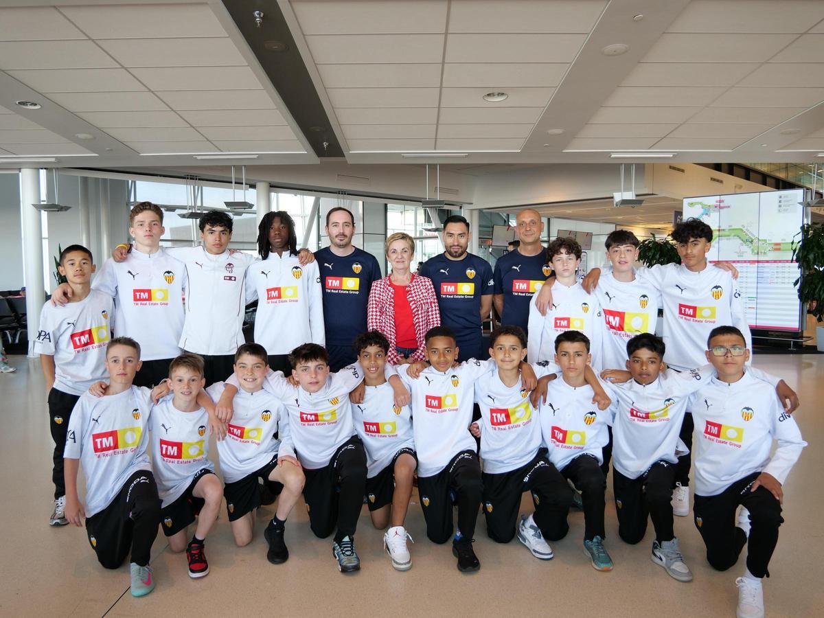 Integrantes del VCF Academy en Canadá que llegaron a Valencia en el vuelo desde Montreal