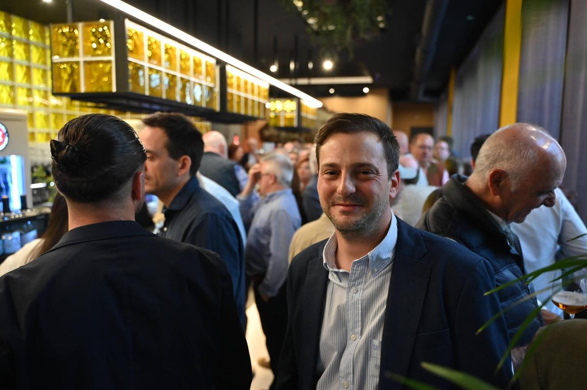 Fotogalería | Más de 150 invitados dan la bienvenida al nuevo local gastronómico con el sello de Javier Cardenal