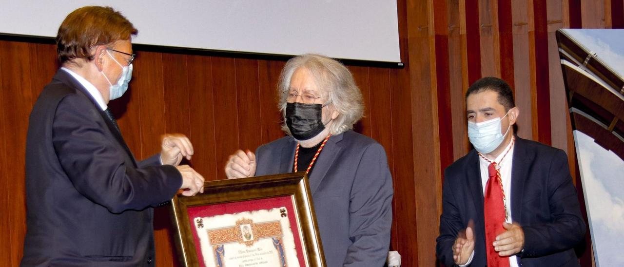 Acto de entrega de la Medalla de Oro de Alcoy al artista Antoni Miró, que tuvo lugar hace dos semanas