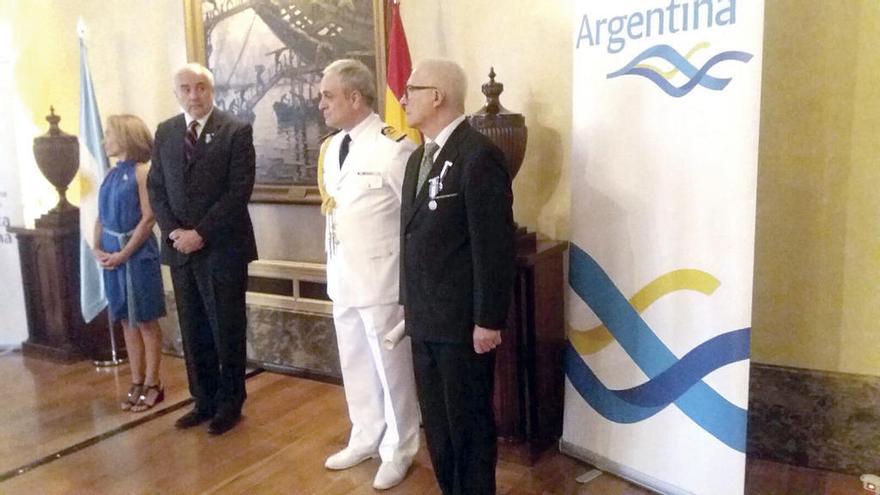 Argentina condecora a un marinero de Bueu como veterano de guerra de Malvinas