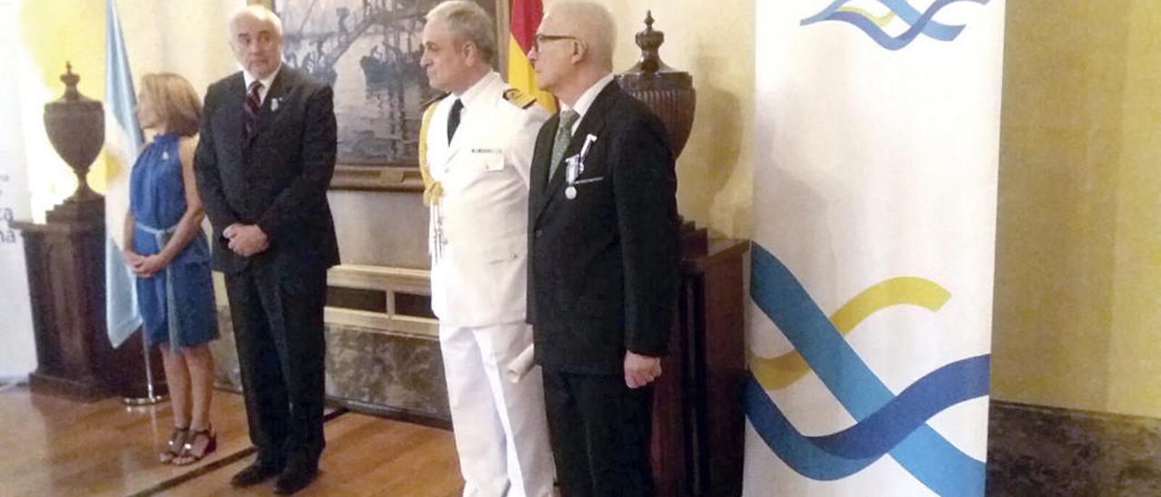 Fernando Otero (dcha.) junto al agregado militar Julio César Hoffmann.