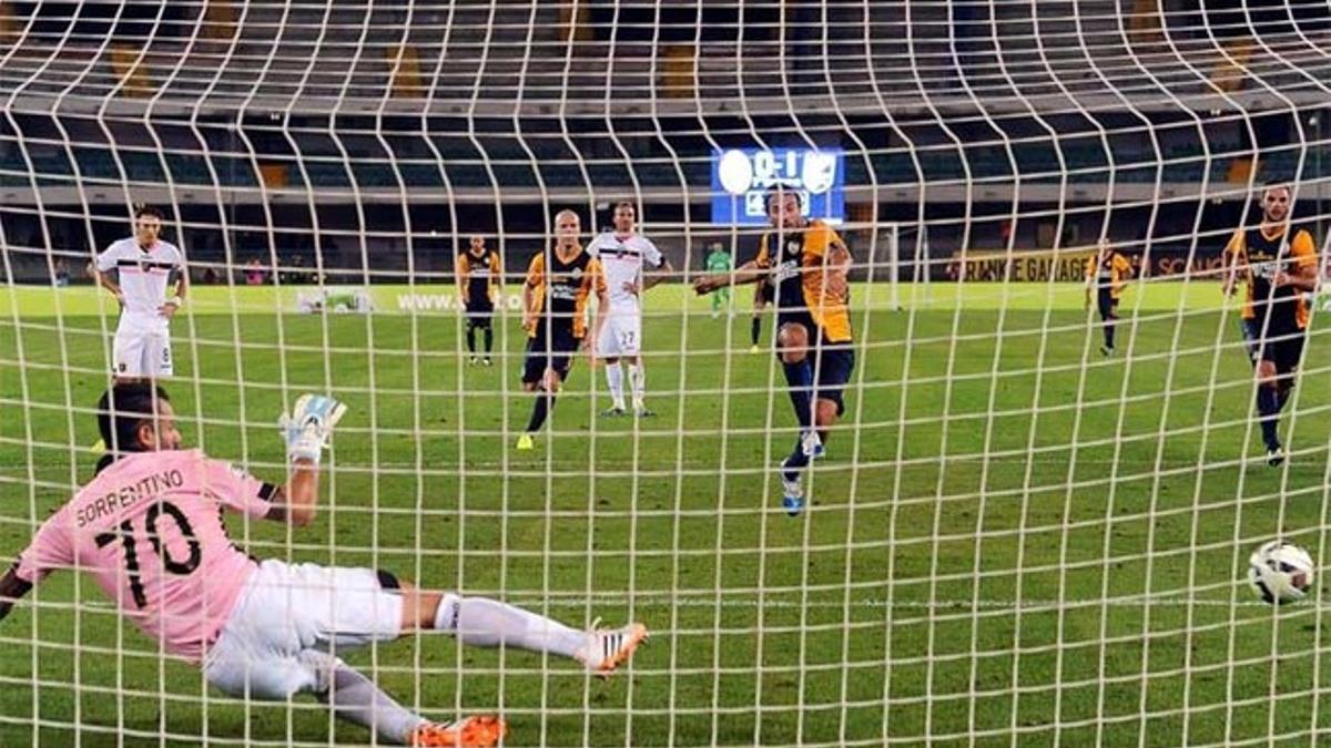 Luca Toni marcó un gol de penalti