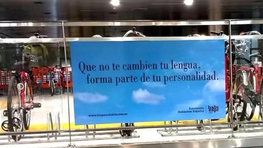 El Govern ordena retirar un cartel propagandístico de una entidad pro español en la Estación Intermodal de Palma