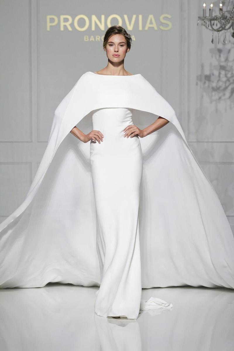 Pronovias New York Bridal Fashion Week 2015 vestido con capa