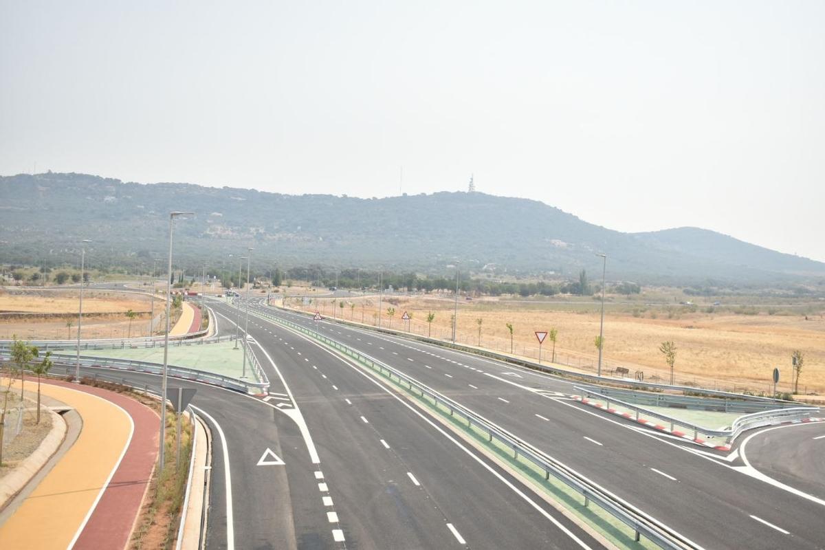 Fotogalería | Las imágenes del acto inaugural del tramo II de la Ronda Sureste de Cáceres Fotogalería | Las imágenes del acto inaugural del tramo II de la Ronda Sureste de Cáceres