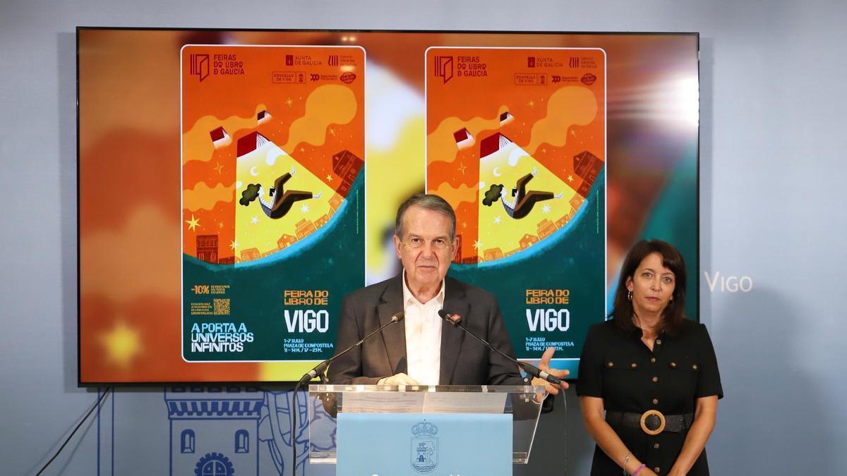 Abel Caballero y Olaya Tembra, durante la presentación de la 52ª edición de la Feria del Libro de Vigo.