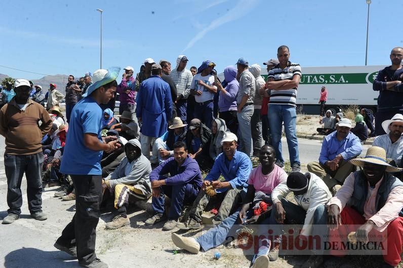 Protesta hortofrutícola en una empresa de El Raal