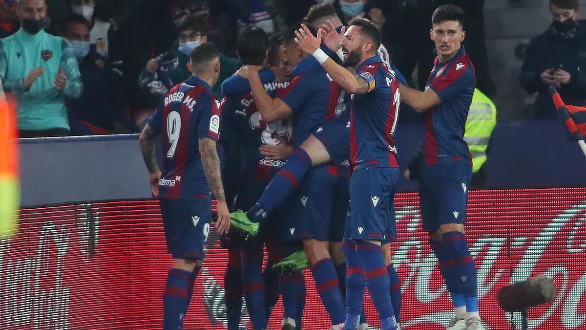 Las Imágenes del Derbi entre Levante UD y Valencia CF en el Ciutat