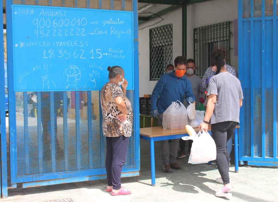 Reparto solidario de comida en los Asperones