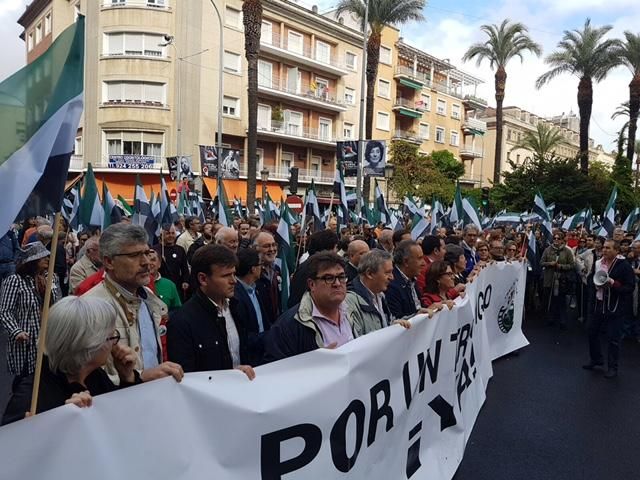 La manifestación por un ferrocarril digno para Extremadura en imágenes