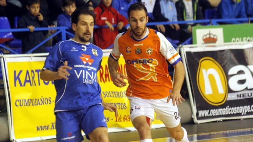 Enrique, con el balón, en un partido.