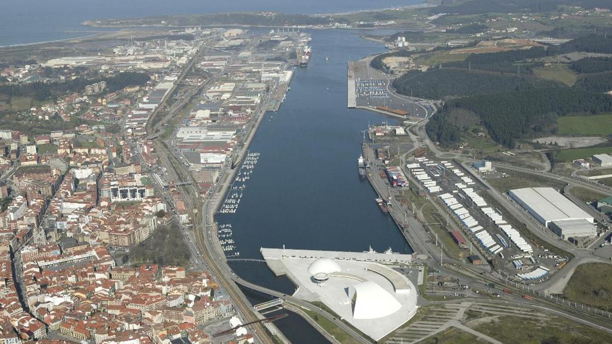 Vista aérea del Puerto de Avilés.