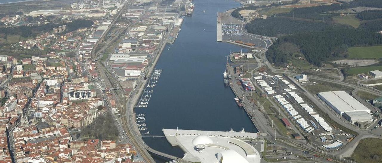 Vista aérea del Puerto de Avilés.