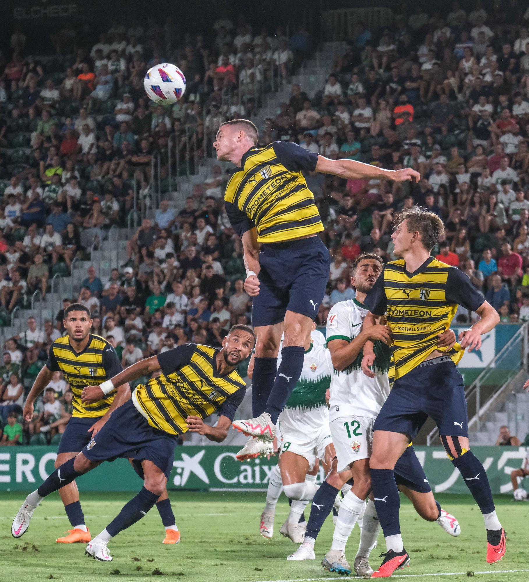 Las mejores imágenes del Elche CF - Parma Calcio 1913 del trofeo "Festa d´Elx"