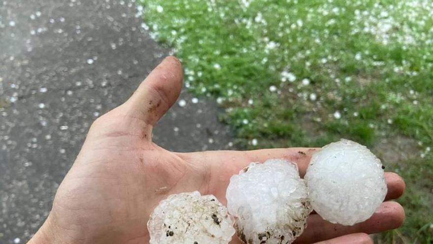 Tempestes acompanyades de pedra de més de cinc centímetres colpegen la Cerdanya