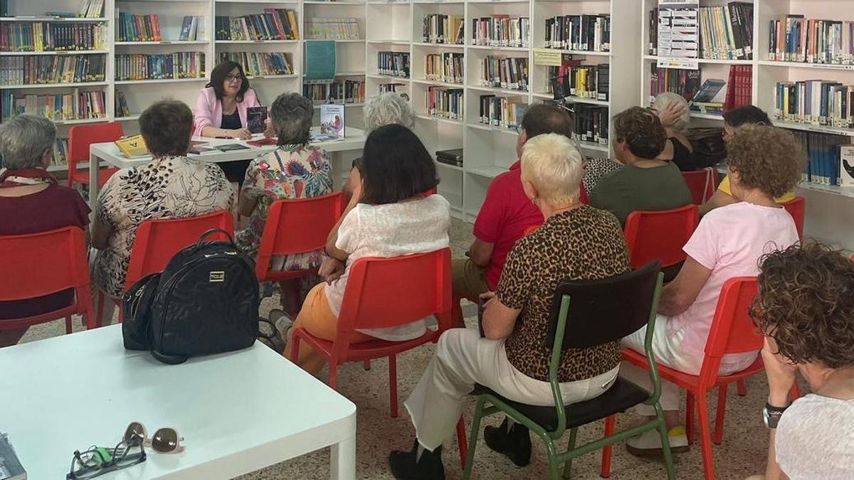 Isabel Donet, en la charla ofrecida en Fontanars.