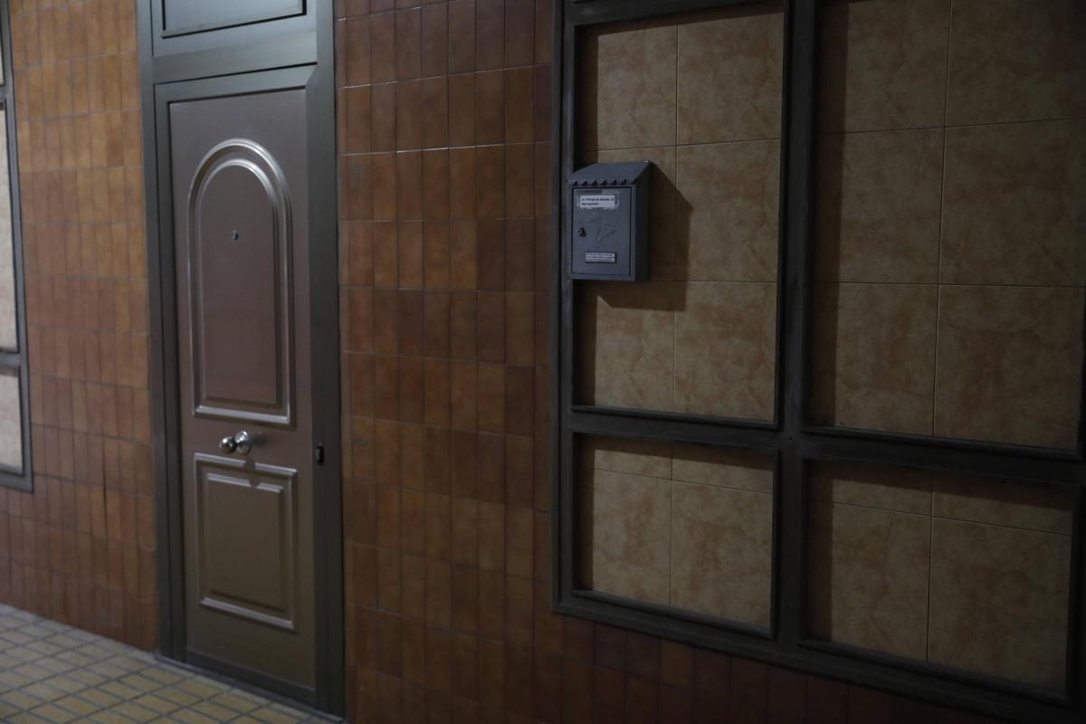 Los residentes de bajos comerciales convertidos en vivienda en Gijón, en imágenes