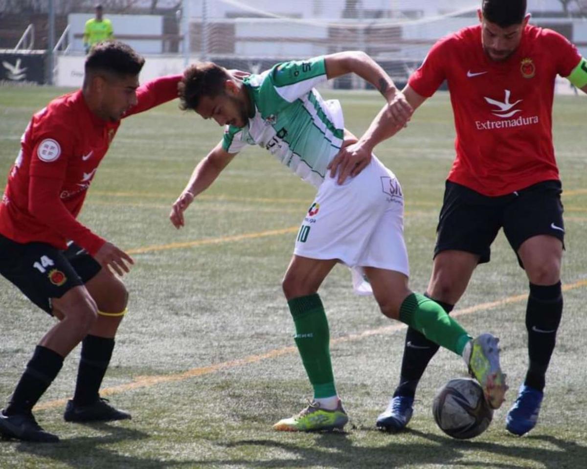 El Antequera CF perdió de penalti en Montijo. | ANTEQUERA CF