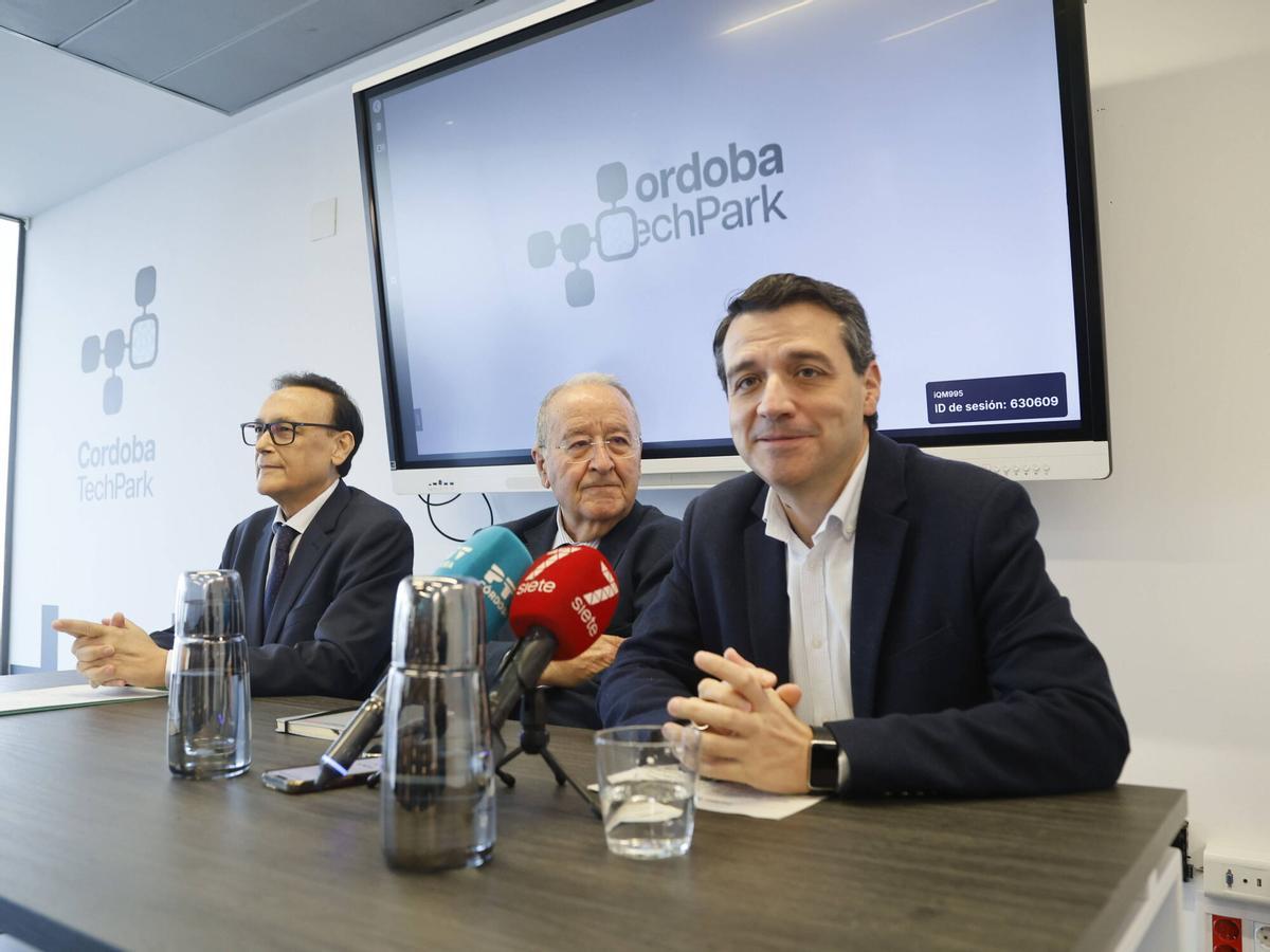 A.J.González Córdoba Juan Antonio Caballero José María Bellido, junto al consejero de Universidad, Investigación e Innovación, José Carlos Gómez Villamandos, participan en la presentación de la nueva imagen corporativa del Parque Tecnológico de Córdoba Córdoba Techpark tech park