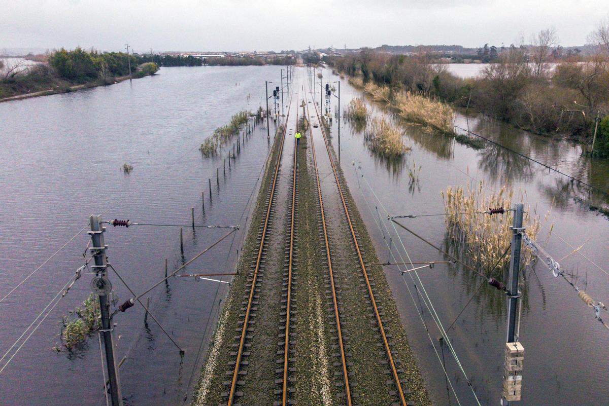 Portugal  prepara evacuar a miles de personas por riesgo de inundaciones graves