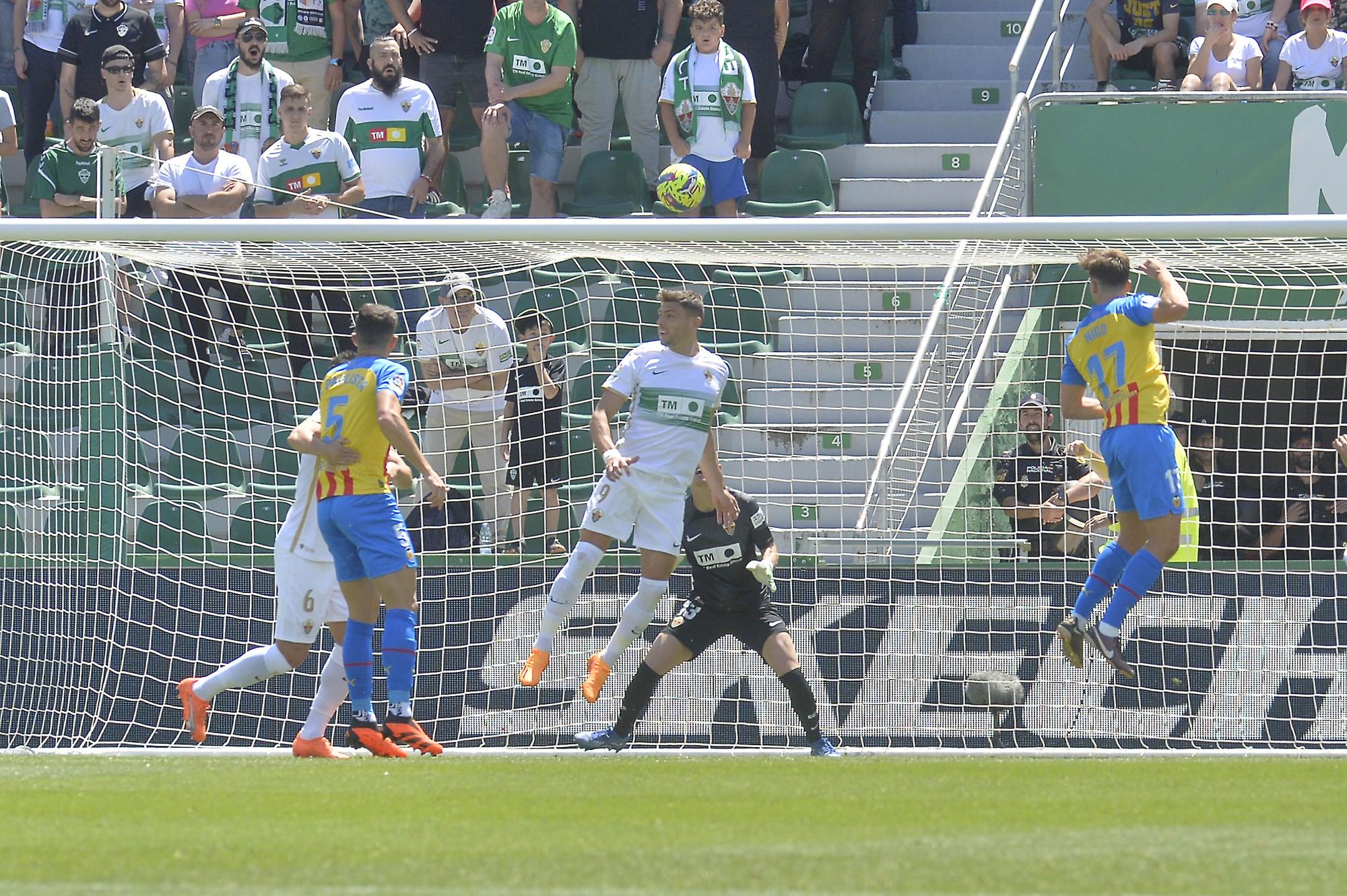 El Elche pone la alfombra al Valencia (0-2)