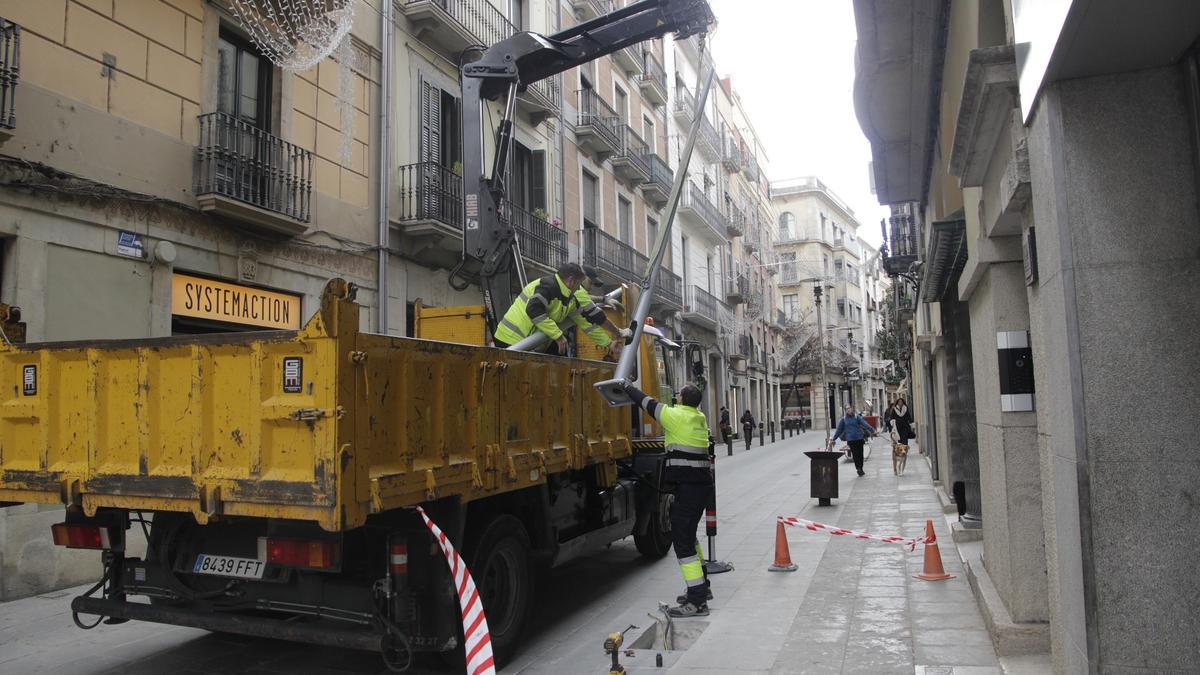 Jaq s'està efectuant el canvi de fanals.