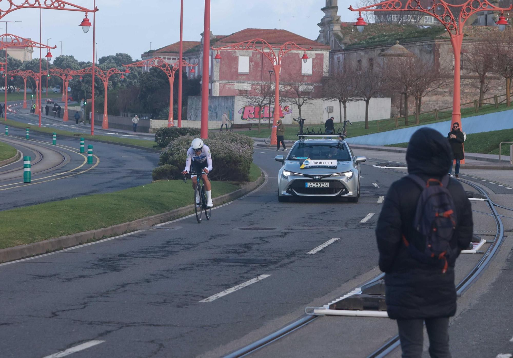 El joven corredor Joshua Tarling se impone en la contrarreloj inaugural de O Gran Camiño en A Coruña