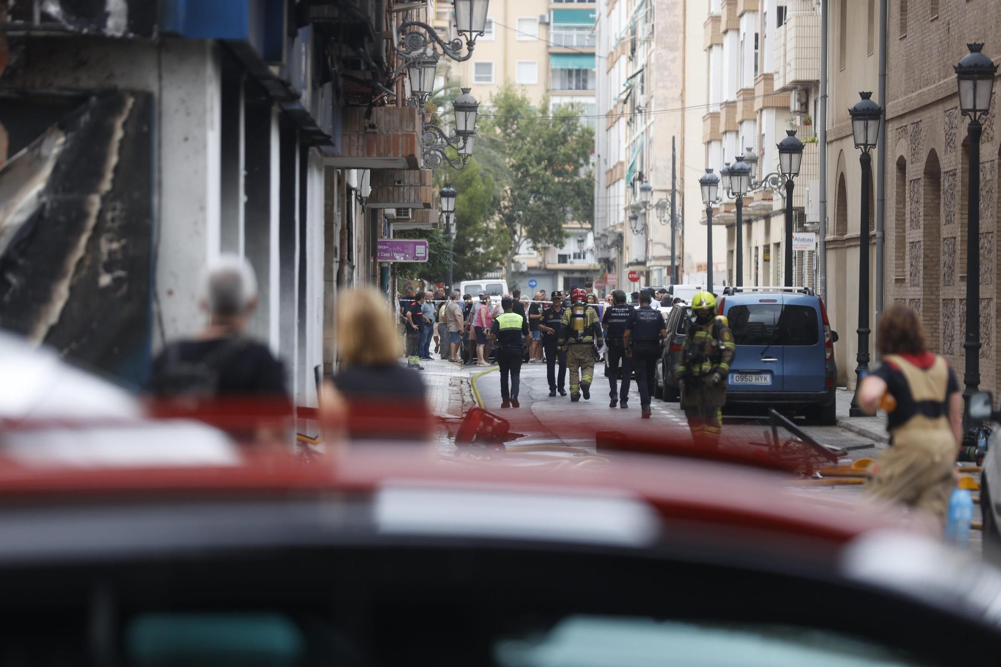 El incendio en la avenida del Puerto de València, en imágenes