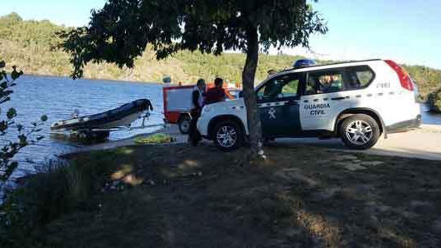 Rescate del cuerpo del vecino de Folgoso del embalse de Valparaíso.